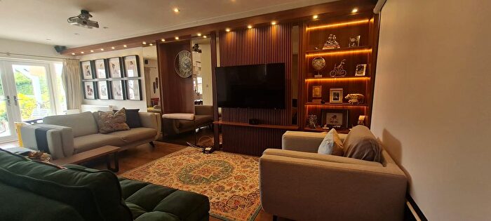 4 Bedroom Semi-Detached House To Rent In Torbay Road, Harrow, HA2