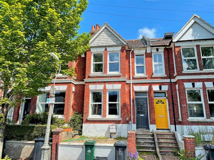 3 Bedroom Terraced House For Sale In Hythe Road, Brighton, BN1