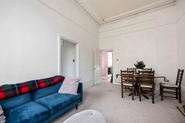 1 Bedroom Apartment For Sale In St. Aubyns, Hove, BN3