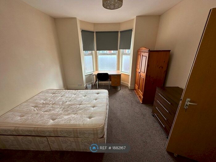 5 Bedroom Terraced House To Rent In Donnington Road, Reading, RG1