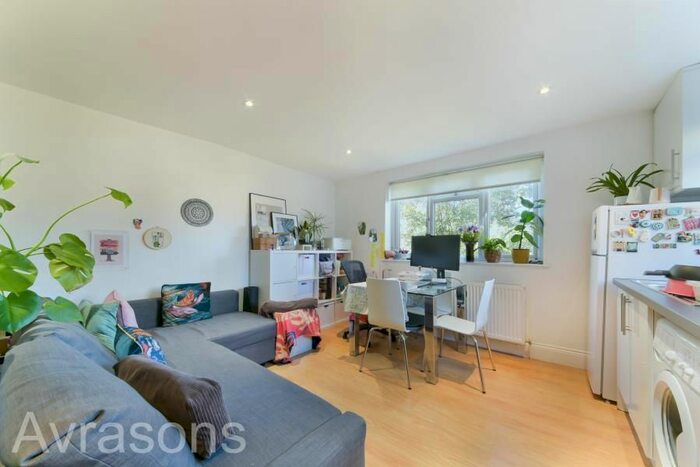 1 Bedroom Flat To Rent In Montrell Road, London, SW2