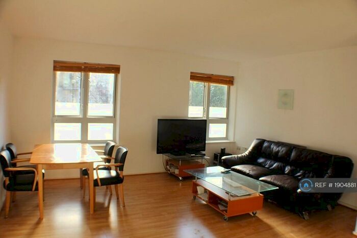 2 Bedroom Flat To Rent In Adriatic Building, London, E14