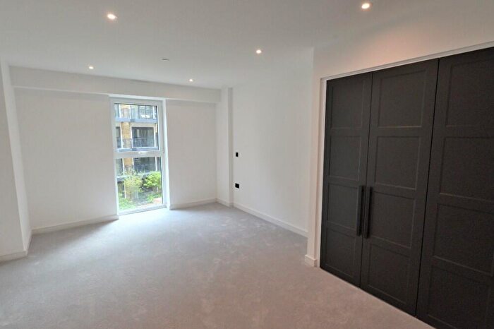2 Bedroom Flat To Rent In Brook Street, Kingston Upon Thames, Surrey, KT1