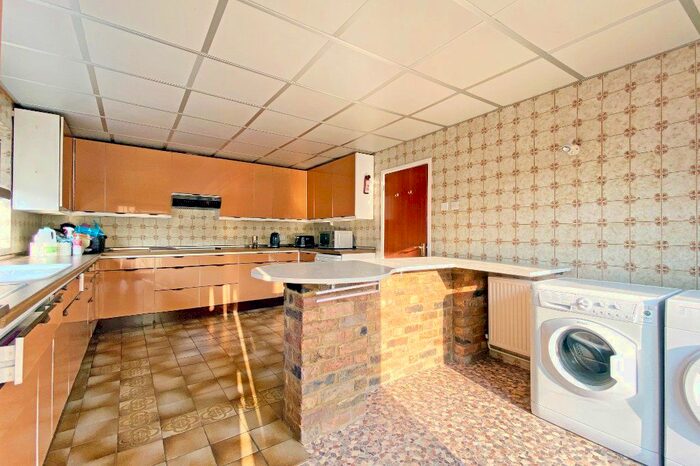 4 Bedroom Detached House To Rent In Fore Street, Pinner, Middlesex, HA5