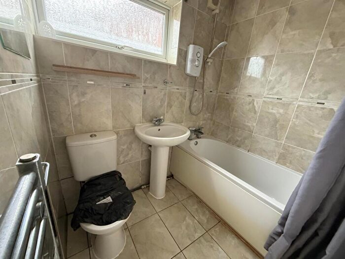 2 Bedroom Semi-Detached Bungalow For Sale In Sengana Close, Botley, Southampton, SO30
