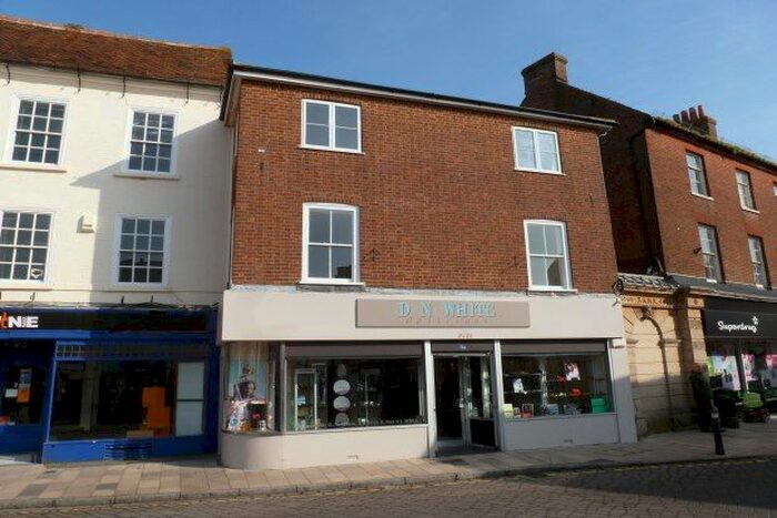 1 Bedroom Flat To Rent In Market Place, Romsey, SO51