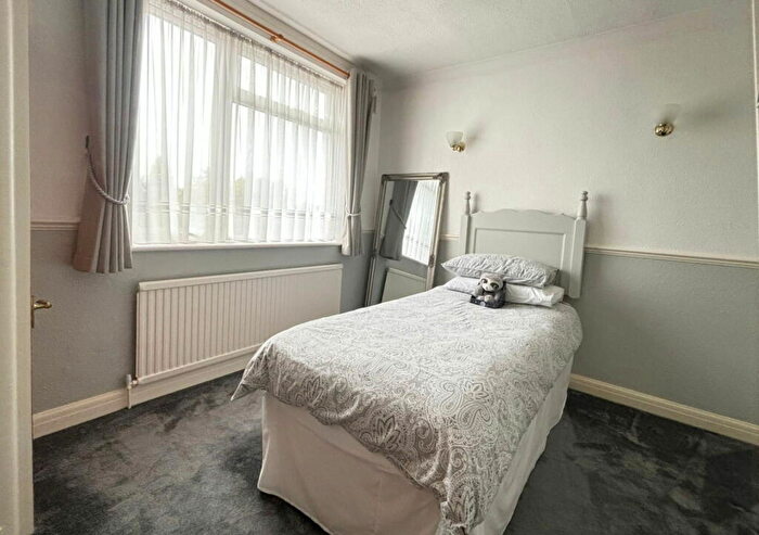 3 Bedroom End Of Terrace House For Sale In Gresham Drive, Chadwell Heath, RM6