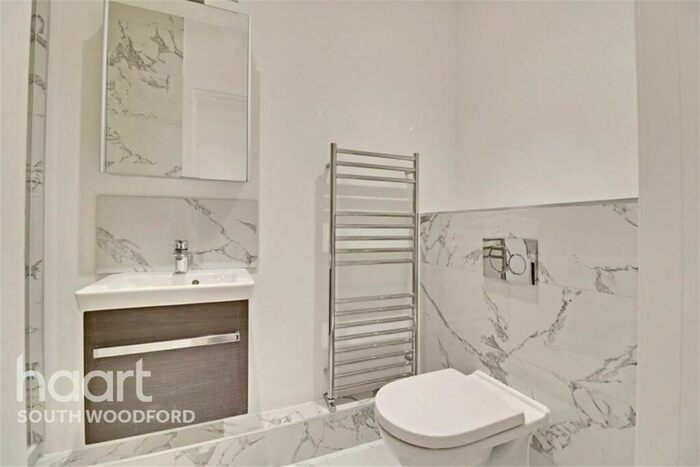 Flat To Rent In Glebelands Court, South Woodford, E18