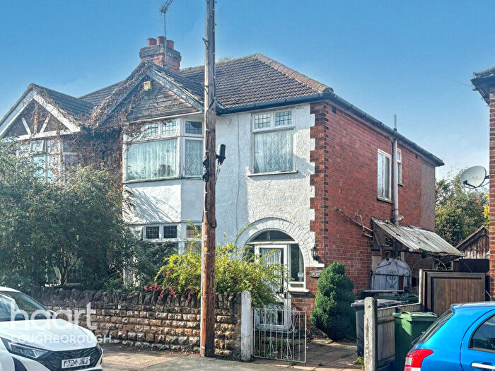 3 Bedroom Semi-Detached House For Sale In Holmfield Avenue, Loughborough, LE11