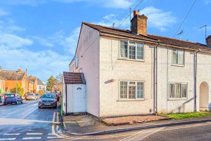 4 Bedroom Semi-Detached House To Rent In North Street, Egham, Surrey, TW20