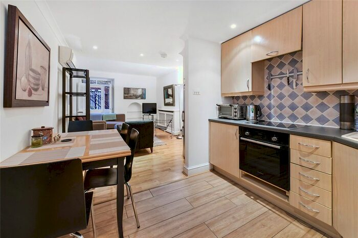 4 Bedroom Flat To Rent In Basil Mansions, Basil Street, SW3