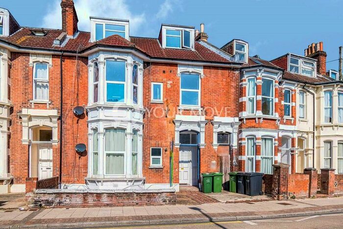 3 Bedroom Flat To Rent In Waverley Road, Southsea, Hampshire, PO5