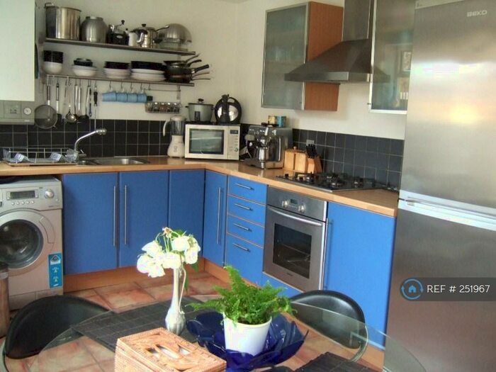 1 Bedroom Flat To Rent In Berners Road, Wood Green, N22