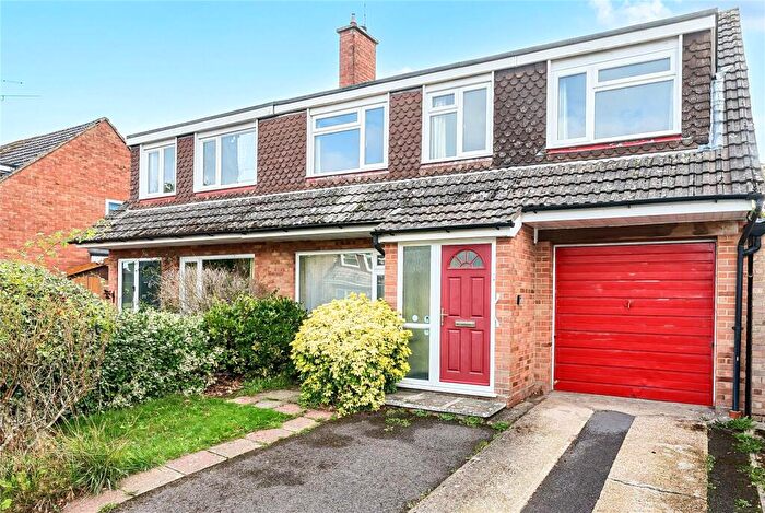 4 Bedroom Semi-Detached House For Sale In Montfort Road, Romsey, Hampshire, SO51