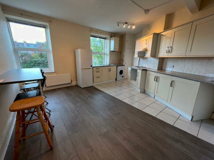 3 Bedroom Apartment To Rent In Crookes, Sheffield, S10