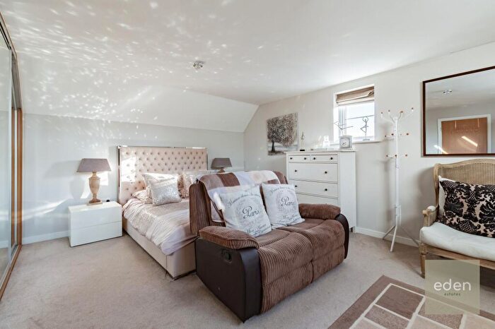 5 Bedroom Detached House For Sale In Whitby Close, Snodland, ME6