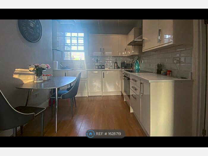 2 Bedroom Flat To Rent In Lynton, London, N13