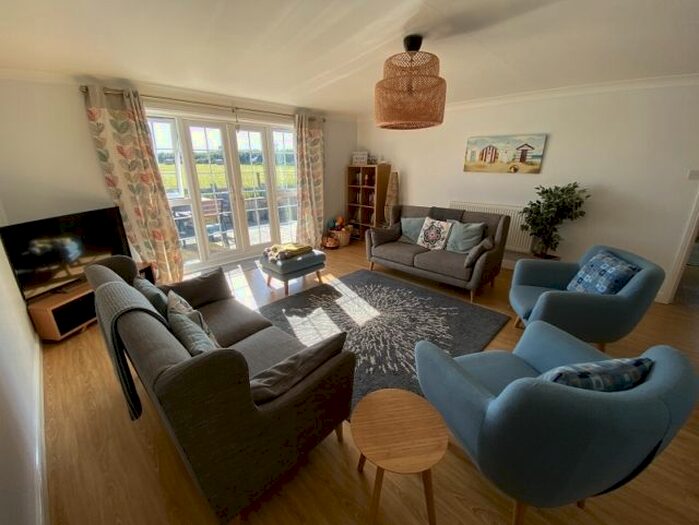 3 Bedroom Detached Bungalow To Rent In Vennaway Lane, Pennard, Swansea, SA3