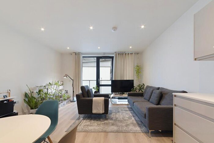 Apartment To Rent In Tide Waiters House, Aberfeldy Village, London, E14