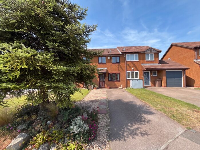 2 Bedroom Terraced House For Sale In Dexter Close, Luton, Bedfordshire, LU3