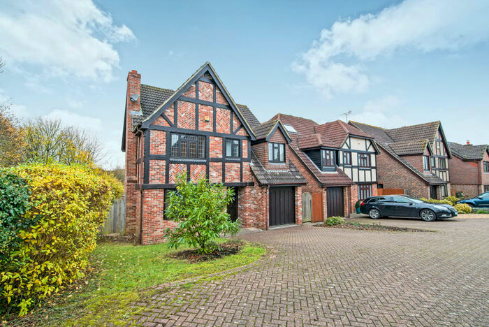 4 Bedroom Detached House To Rent In Hatch Warren, RG22