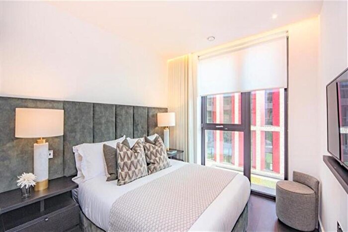 2 Bedroom Apartment To Rent In Thornes House, Nine Elms, SW11