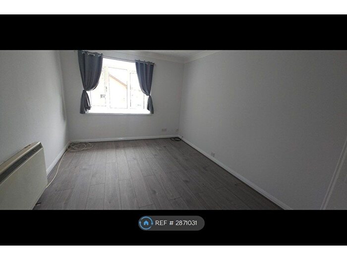 1 Bedroom Flat To Rent In Calcot, Reading, RG31