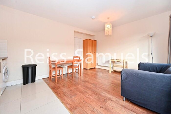 4 Bedroom Maisonette To Rent In Churchward House, Lorrimore Road, London, SE17