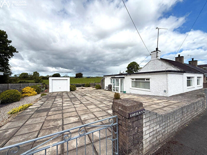 2 Bedroom Semi-Detached Bungalow For Sale In Off Ffordd Caergybi, Pentre Berw, Anglesey, LL60