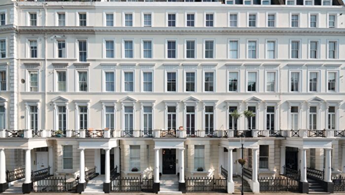 2 Bedroom Flat To Rent In Somerset Court, Kensington, London, W8