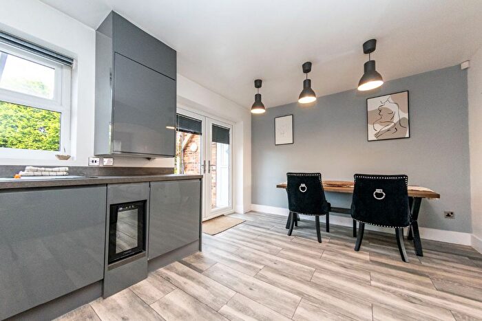 3 Bedroom End Of Terrace House For Sale In Dunlin Court, Middleton, Leeds, LS10