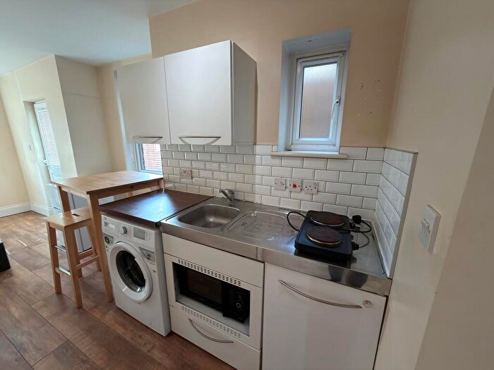 Apartment To Rent In Fairbridge Road, N19