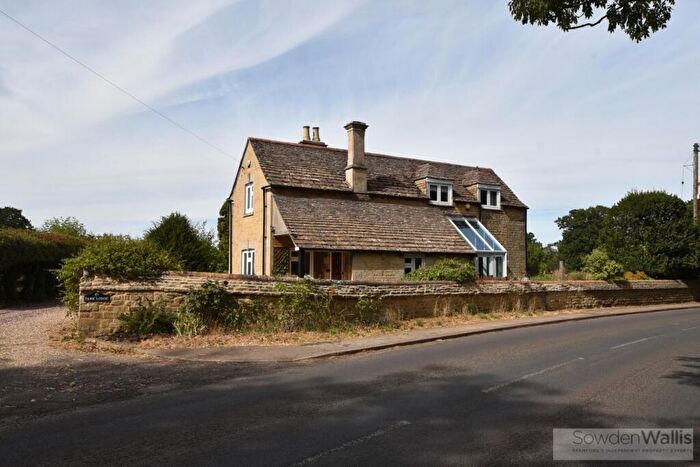 3 Bedroom Detached House For Sale In Barnack Road, Bainton, Stamford, PE9