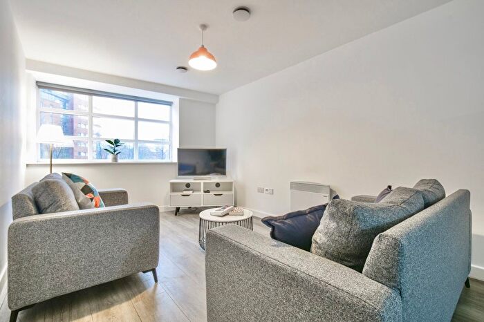 3 Bedroom Flat To Rent In East Street, Leeds, LS9