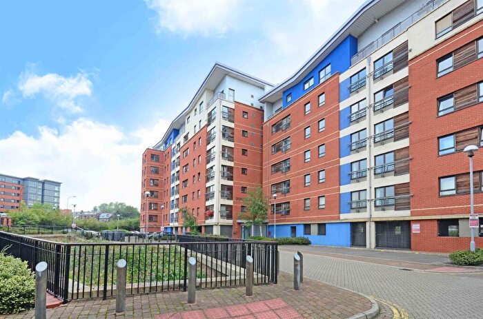 2 Bedroom Flat To Rent In Apt Pinsent, Riverside Exchange, Sheffield, S3