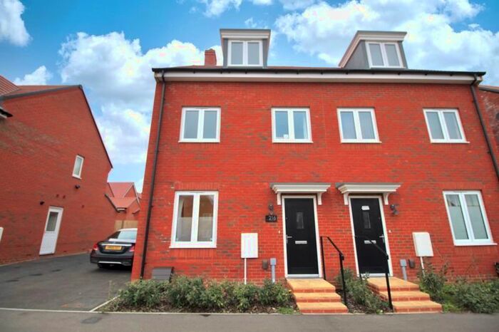 3 Bedroom Semi-Detached House To Rent In Kingsman Drive, Botley, Southampton, SO32