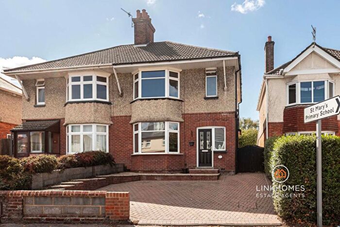 3 Bedroom Semi-Detached House For Sale In Fernside Road, Poole, BH15