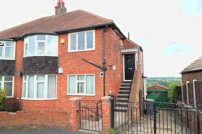 2 Bedroom Flat To Rent In Kirkwood Avenue, Leeds, LS16