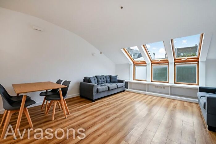 4 Bedroom Flat To Rent In Offley Road, Oval, London, SW9