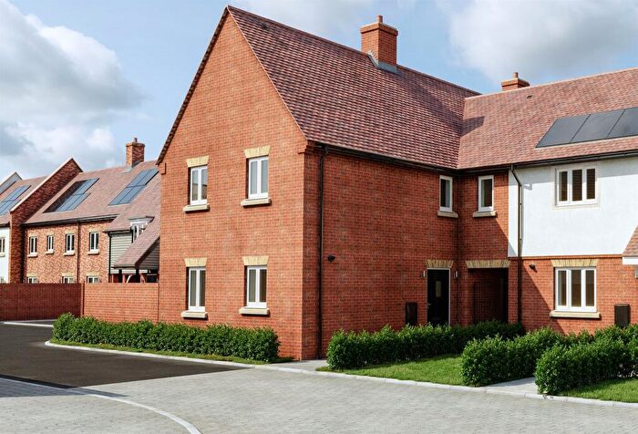 3 Bedroom Semi Detached House For Sale In Daggons Road, Alderholt, Fordingbridge, SP6
