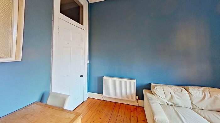 2 Bedroom Flat To Rent In Eyre Place, Edinburgh, EH3