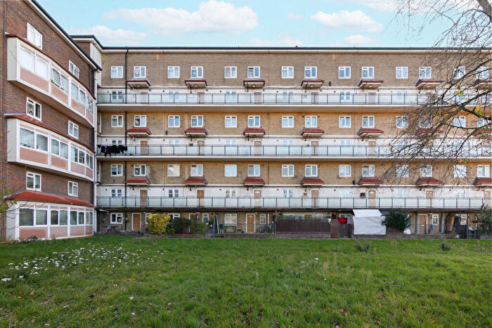 1 Bedroom Flat For Sale In Weir Hall Road, London, N17