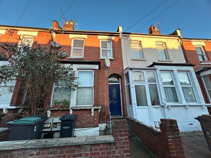 3 Bedroom Flat To Rent In Gathorne Road, London, N22