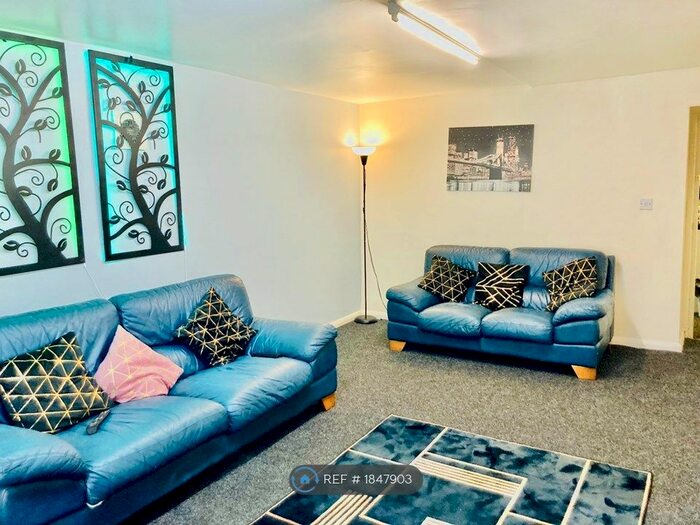 10 Bedroom End Of Terrace House To Rent In Crookesmoor Road, Sheffield, S6