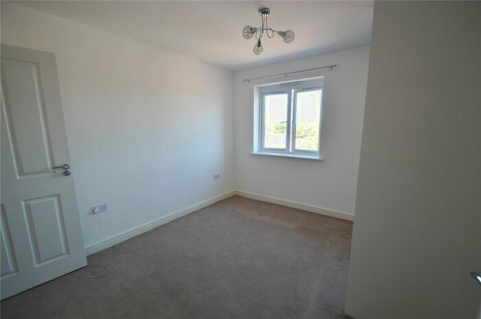 2 Bedroom Flat To Rent In Chadwick Road, Slough, Berkshire, SL3