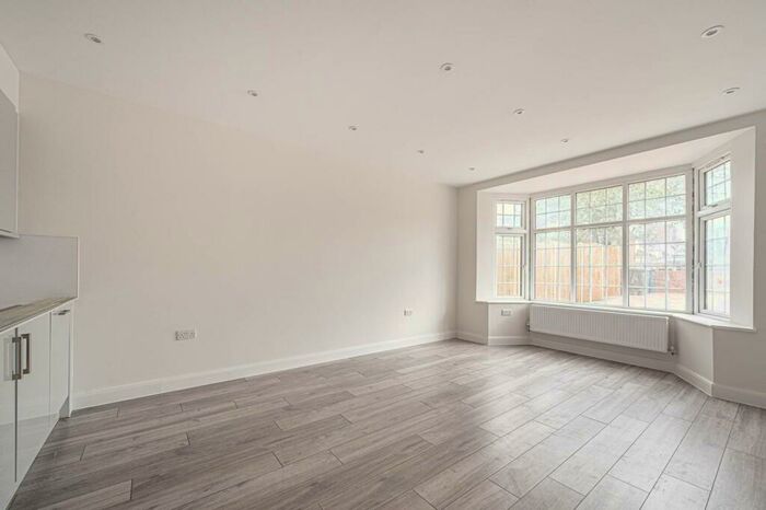 1 Bedroom Flat To Rent In Hendon Way, Temple Fortune, London, NW2