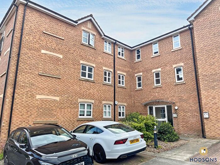 2 Bedroom Flat To Rent In Royal Troon Mews, Aberford Road, Wakefield, WF1