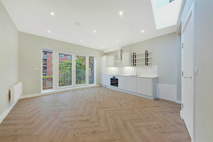 2 Bedroom Flat To Rent In Median Road, Hackney, London, E5