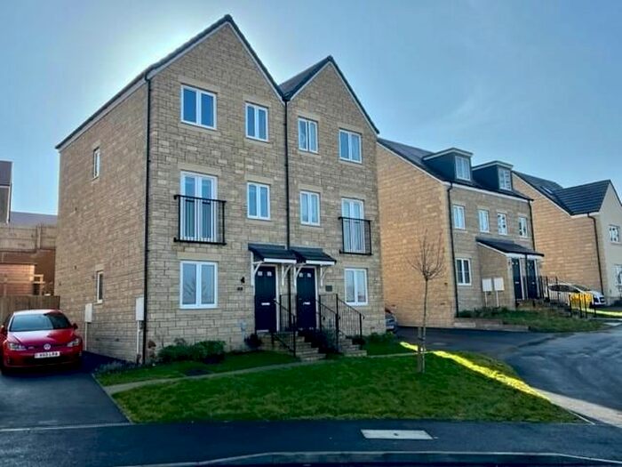 3 Bedroom Semi-Detached House To Rent In Sumbler Drive, Calne, SN11