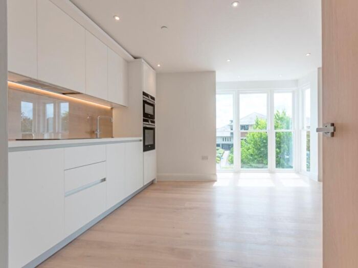 1 Bedroom Flat To Rent In King Georges Walk, Esher, Surrey, KT10